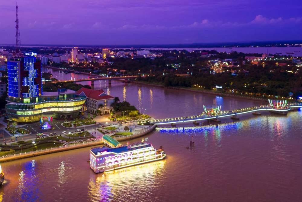Quai de Ninh Kieu à Can Tho la nuit